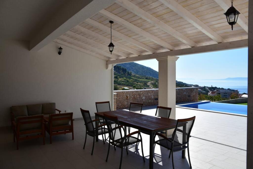 Villa Katarina - Infinity Pool With Amazing View Bol Eksteriør bilde